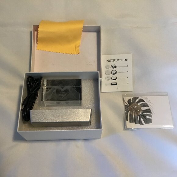3D Crystal Paperweight Cube Best Moml Laser Etched Acrylic w Light Up Base NIB - Picture 1 of 4